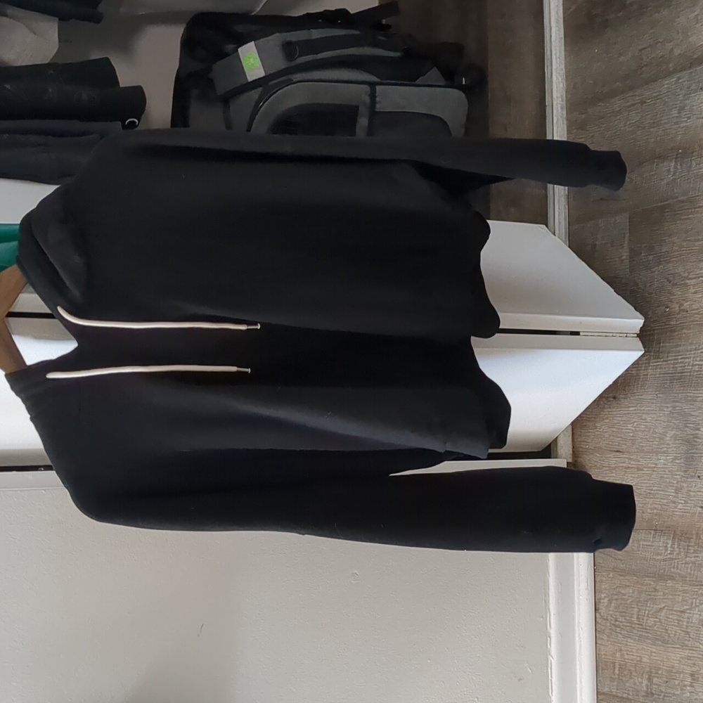 Black cropped gap hoodie sweatshirt